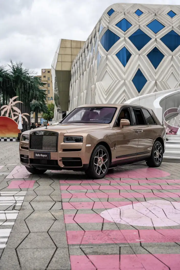 Cullinan 2020 Model Black Badge – фото 1