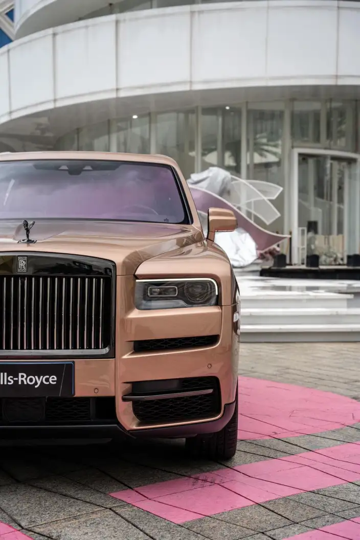 Cullinan 2020 Model Black Badge – фото 2