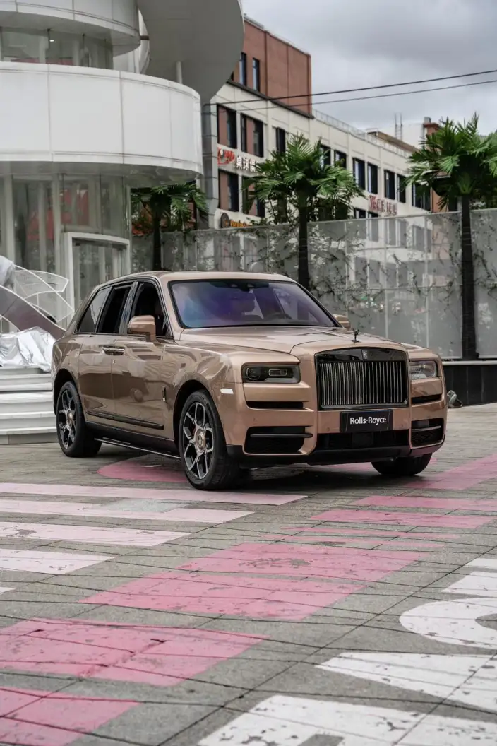 Cullinan 2020 Model Black Badge – фото 3