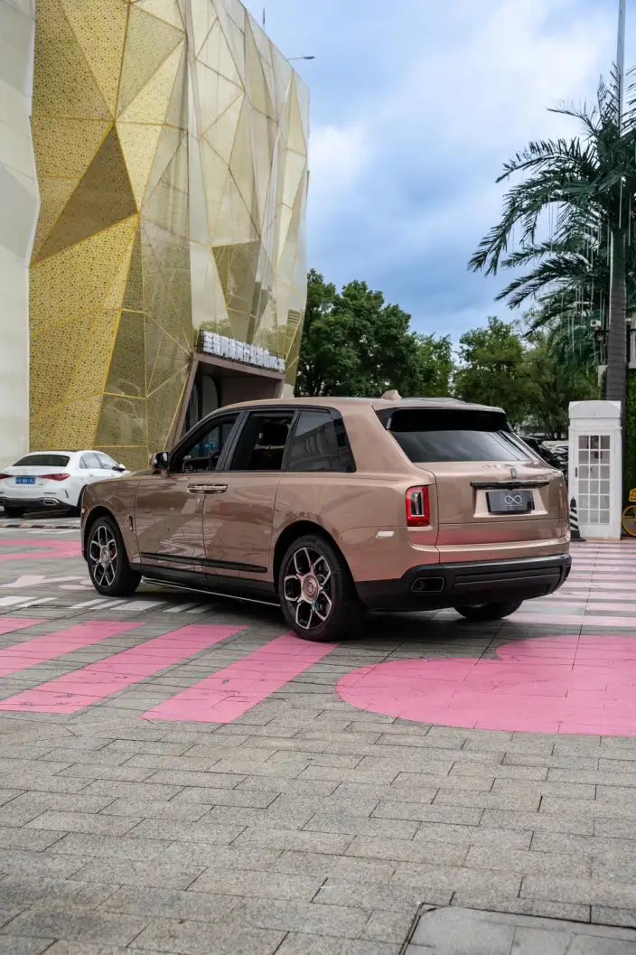 Cullinan 2020 Model Black Badge – фото 5