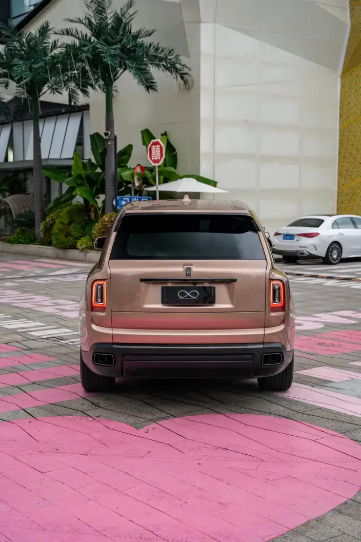 Cullinan 2020 Model Black Badge – фото 6