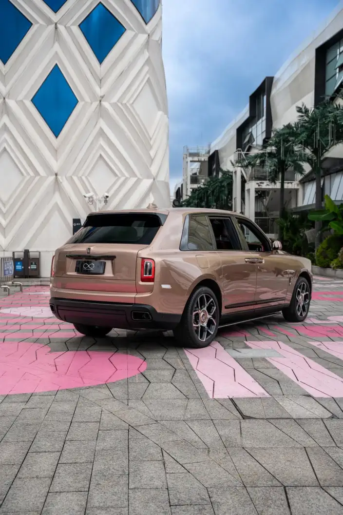 Cullinan 2020 Model Black Badge – фото 7