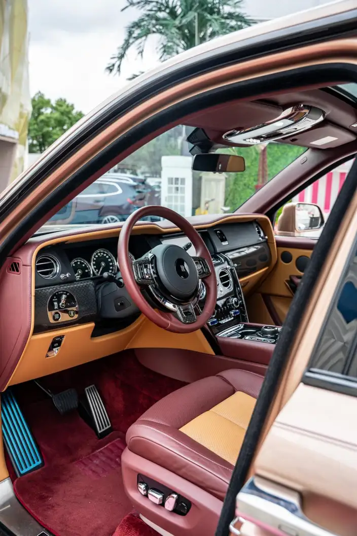 Cullinan 2020 Model Black Badge – фото 9