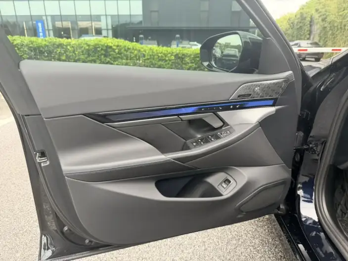 BMW i5 Imported 2024 Model M60 xDrive – фото 8