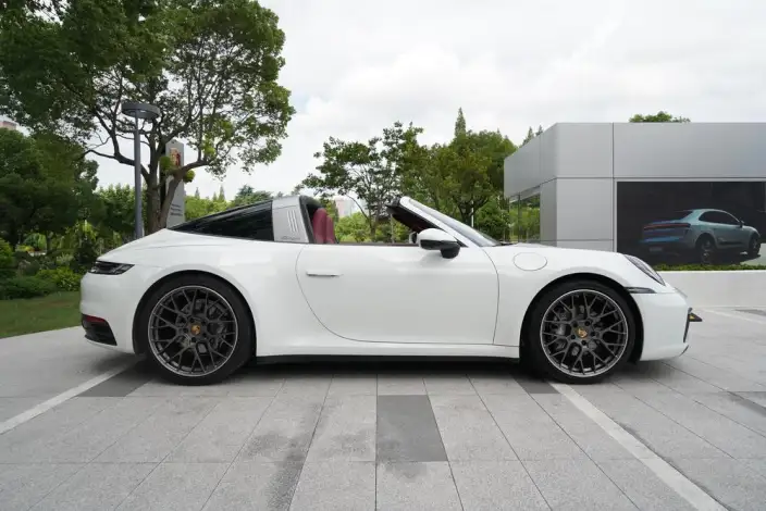 PORSCHE 911 2023 Model Targa 4 3.0T – фото 8