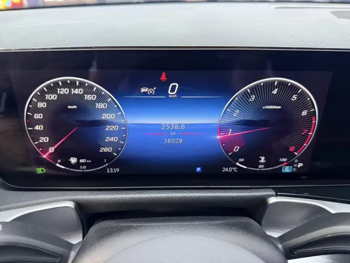 Mercedes-Benz GLB 2024 Model Facelift GLB 200 Dynamic Model – фото 9