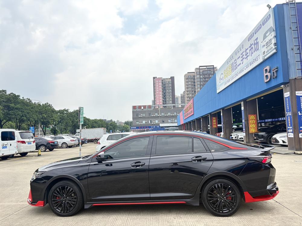 Yixuan Max Модель 2022 года 1.5T Dark Night Edge Edition – фото 4