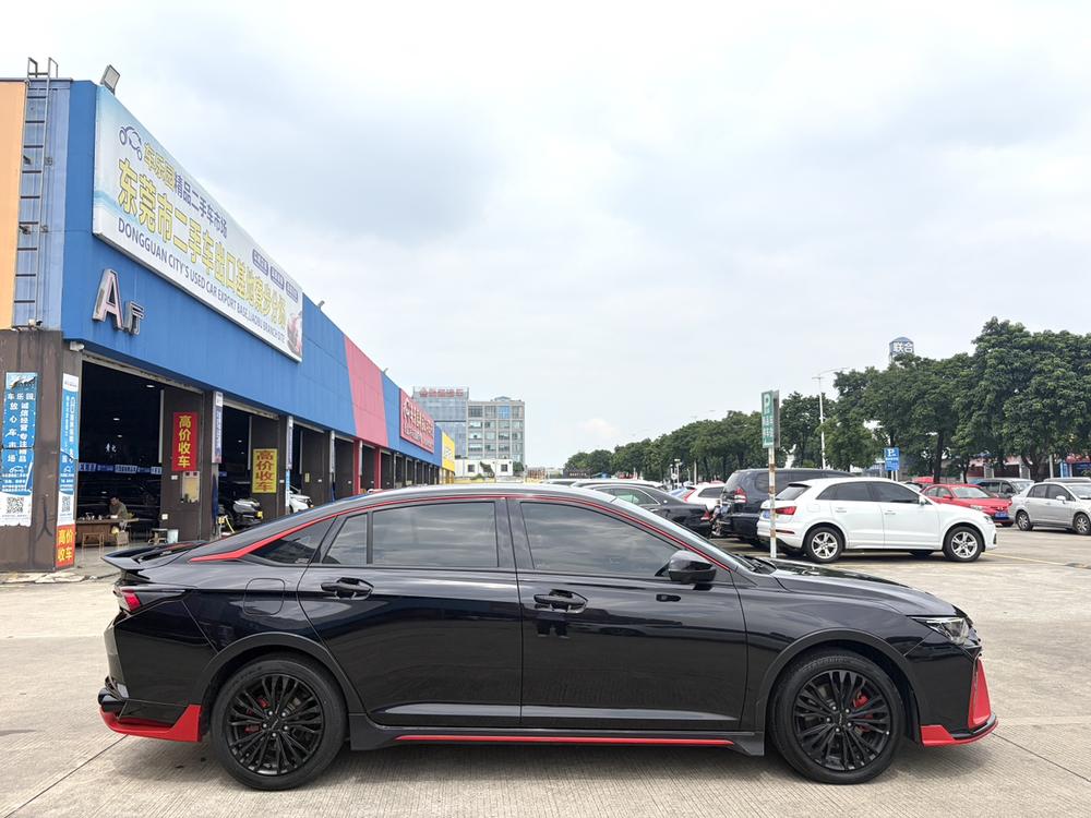 Yixuan Max Модель 2022 года 1.5T Dark Night Edge Edition – фото 8