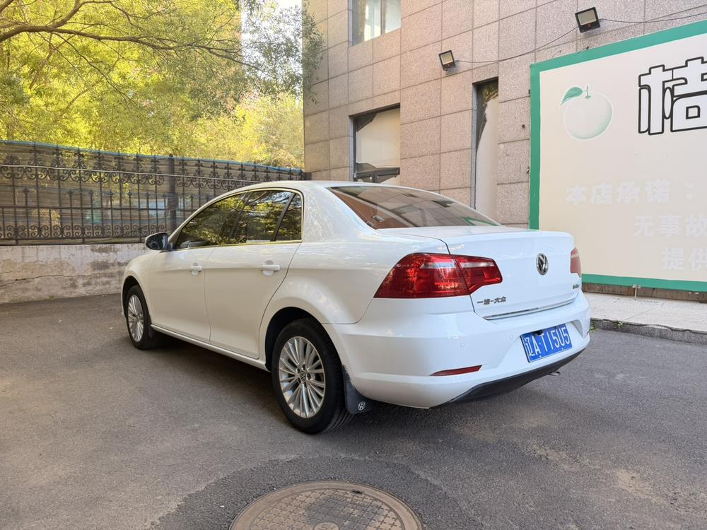 Volkswagen Bora 2014 модификация 1.6L Automatic Luxury – фото 4