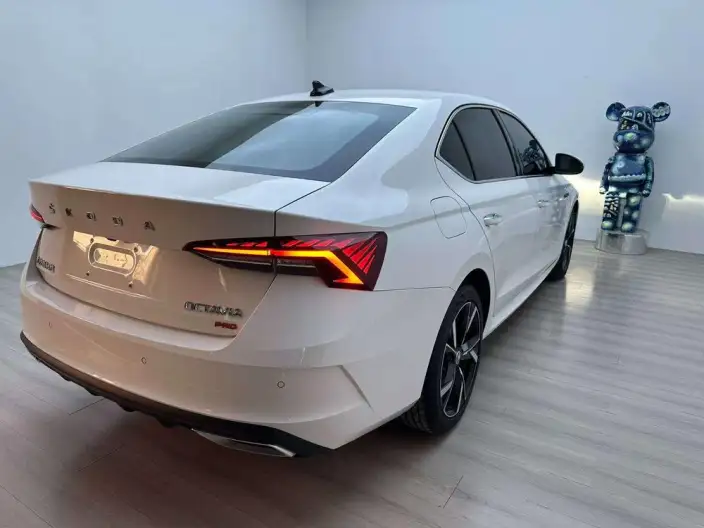Skoda Octavia 2022 Model PRO TSI280 DSG Luxury Edition – фото 6