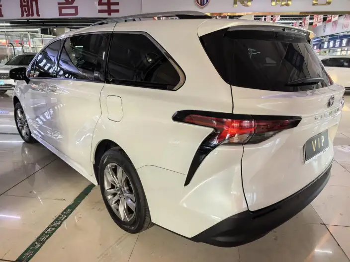 Toyota Sienna 2024 Model Hybrid 2.5L Comfort Edition – фото 4