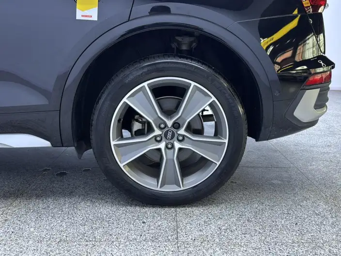 Audi Q5L Sportback 2022 Model 40 TFSI Luxury Model – фото 9