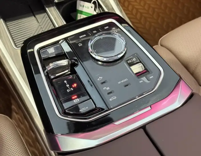 BMW 7 Series 2023 Model 740Li Leading Model M Sports Set – фото 9