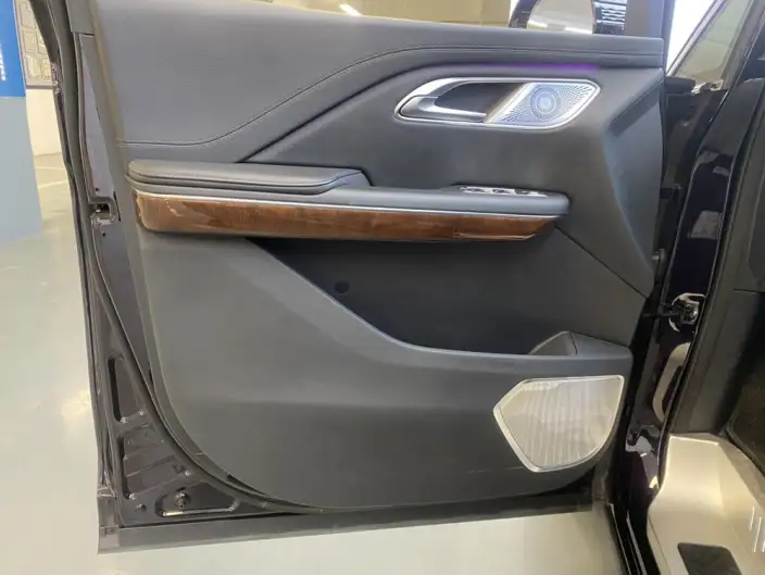 HONGQI HQ9 PHEV 2024 Model 4WD Deluxe Edition – фото 9