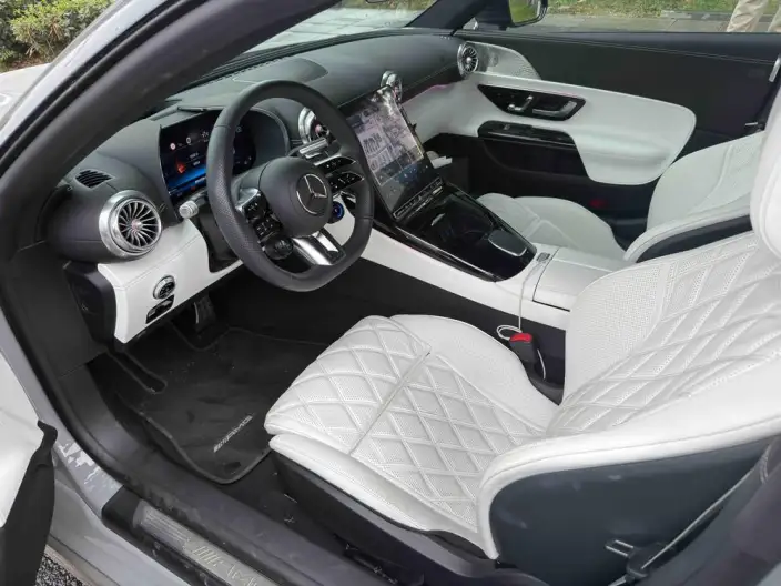 Mercedes-Benz SL-Class AMG 2024 Model AMG SL 63 4MATIC+ – фото 8