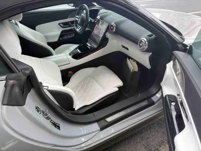 Mercedes-Benz SL-Class AMG 2024 Model AMG SL 63 4MATIC+ – фото 9