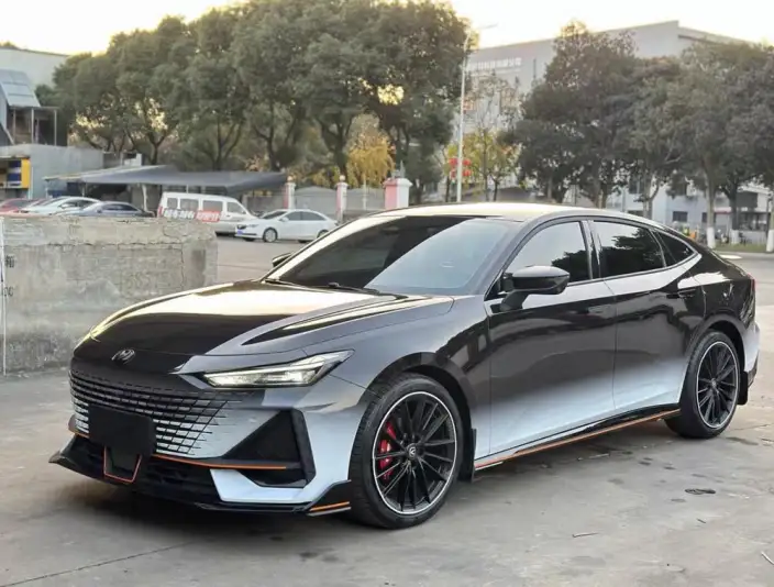 Changan UNI-V 2022 Model 1.5T Sports Edition – фото 1