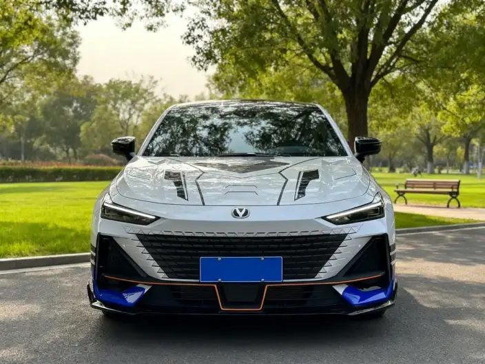 Changan UNI-V 2023 Model 1.5T Exclusive Model – фото 2