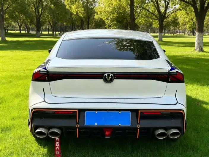 Changan UNI-V 2023 Model 1.5T Exclusive Model – фото 5