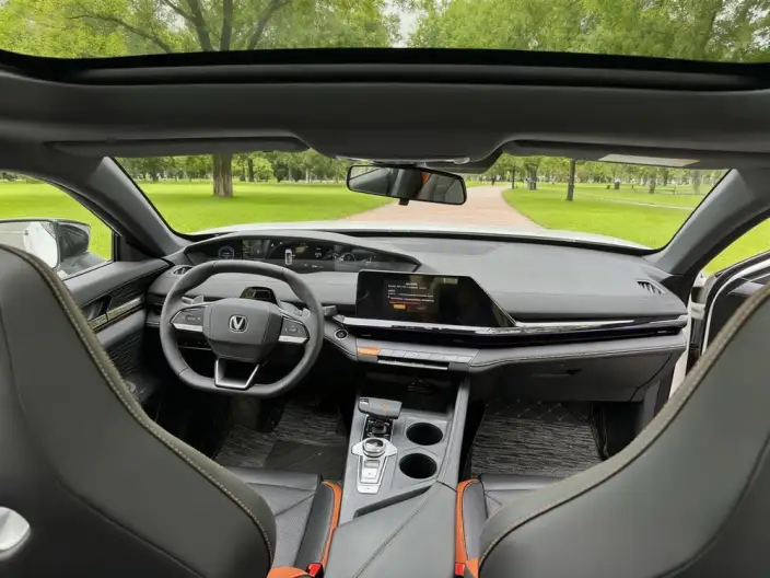 Changan UNI-V 2023 Model 1.5T Exclusive Model – фото 7