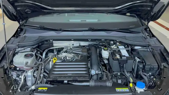 Volkswagen Golf 2023 Model 280TSI DSG R-Line Lite – фото 8