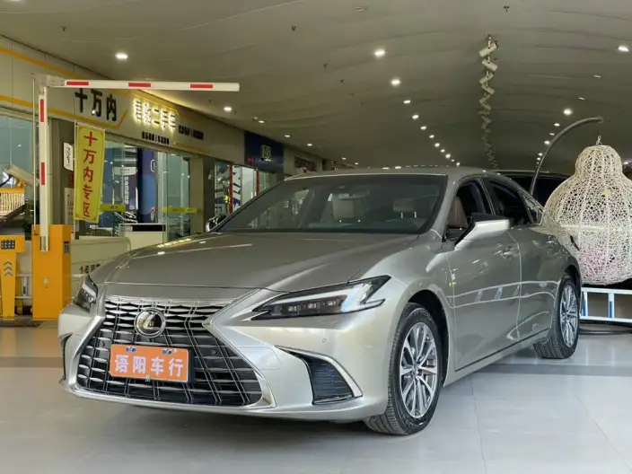 Lexus ES 2025 Model 300h Premium – фото 1