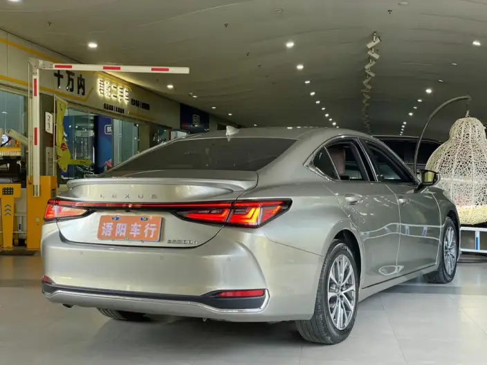 Lexus ES 2025 Model 300h Premium – фото 6