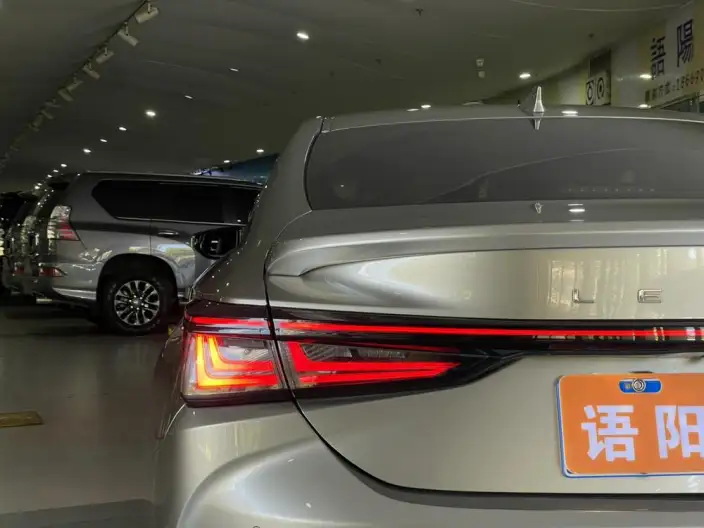 Lexus ES 2025 Model 300h Premium – фото 7