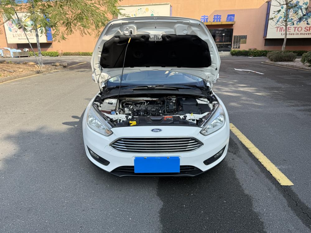 Ford Focus 2017 Sedan 1.6L Automatic Comfort Smart Drive – фото 9