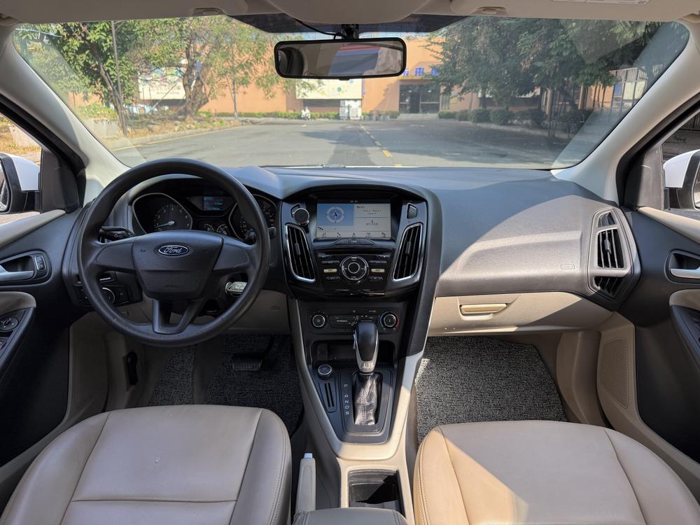 Ford Focus 2017 Sedan 1.6L Automatic Comfort Smart Drive – фото 10