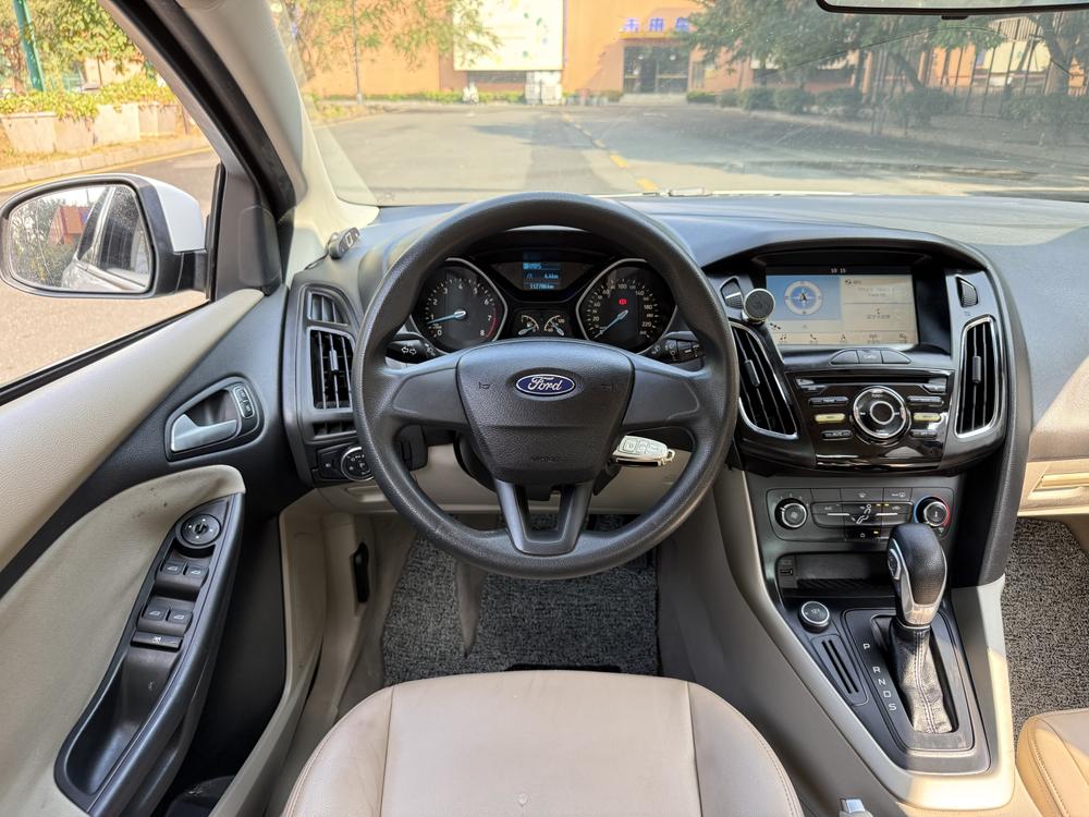 Ford Focus 2017 Sedan 1.6L Automatic Comfort Smart Drive – фото 12