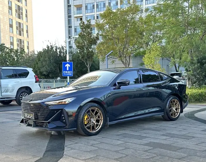 Changan UNI-V 2022 Model 1.5T Sports Edition – фото 1
