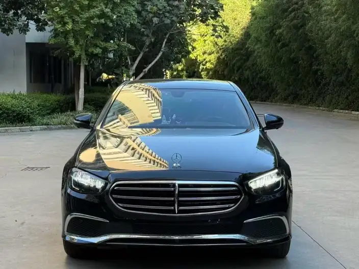 Mercedes-Benz E-Class 2022 Model E 300 L Fashion Model sedan – фото 2