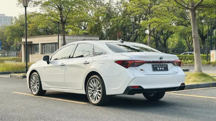 Toyota Avalon 2023 Model Intelligent Hybrid 2.5L E-CVT 20th Anniversary Platinum Memorial Edition – фото 5