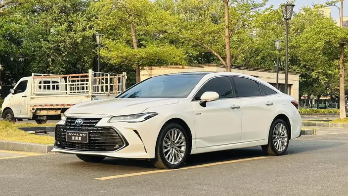 Toyota Avalon 2023 Model Intelligent Hybrid 2.5L E-CVT 20th Anniversary Platinum Memorial Edition – фото 1