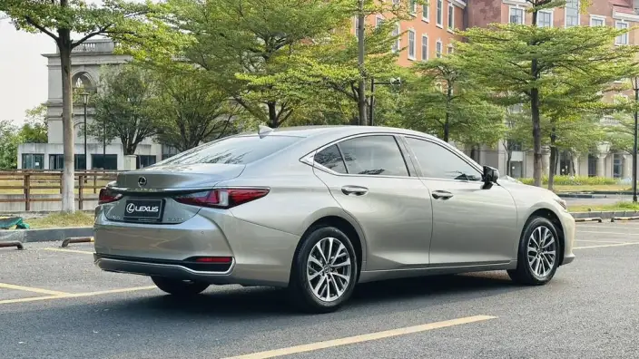 Lexus ES 2023 Model 260 Superior Edition – фото 7
