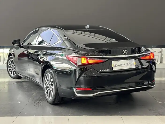Lexus ES 2022 Model 260 Superior Edition