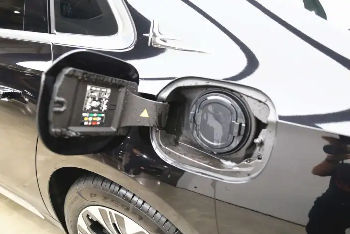 Mercedes-Benz E-Class PHEV 2024 Model E 350 e L sedan – фото 10