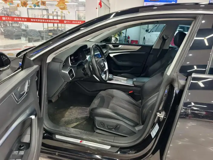 Audi A7 L 2024 Model 45 TFSI Luxury Model – фото 8