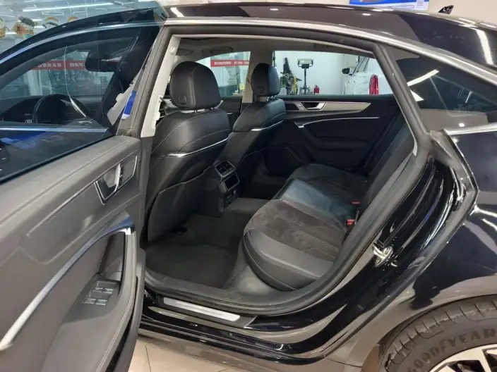 Audi A7 L 2024 Model 45 TFSI Luxury Model – фото 9