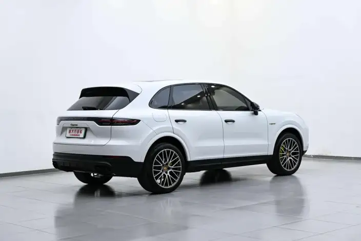 Cayenne E-Hybrid 2023 Model Cayenne E-Hybrid 2.0T Platinum edition – фото 5