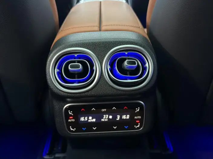 Mercedes-Benz GLC 2025 Model GLC 260 L 4MATIC Luxury Model 5 seat – фото 10