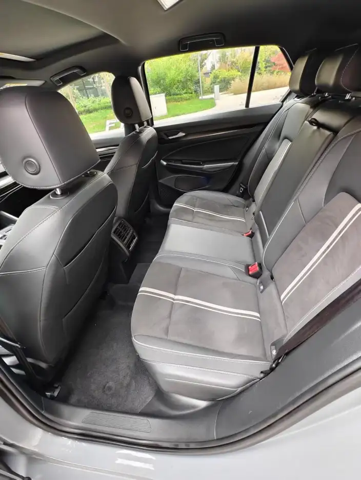Volkswagen Golf 2022 Model 280TSI DSG R-Line – фото 9
