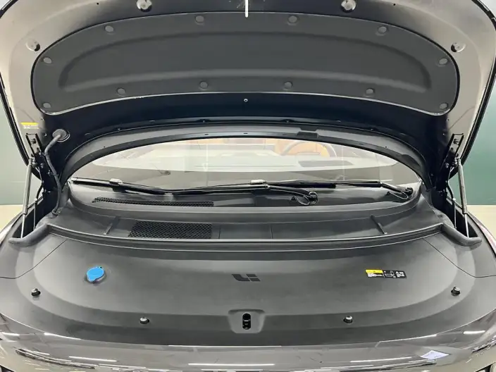 Li Auto i8 2025 Model Standard Edition – фото 7