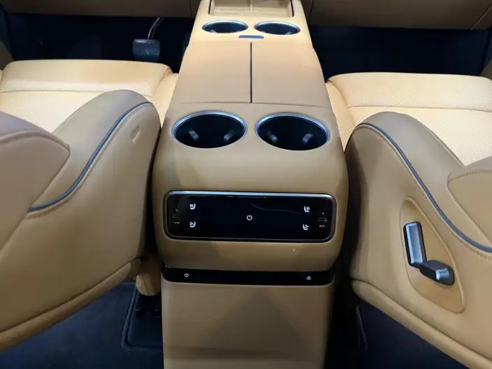 Li Auto i8 2025 Model Standard Edition – фото 8