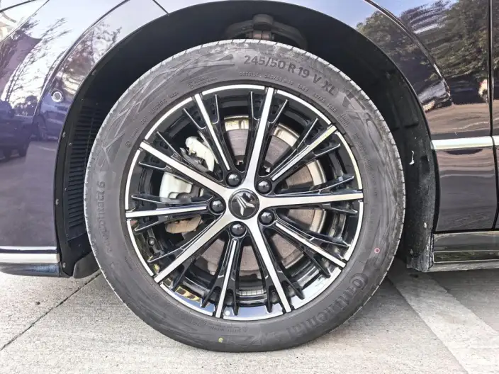 VOYAH Pursuit PHEV 2024 Model Ultra-long Endurance 4WD Executive Edition – фото 10