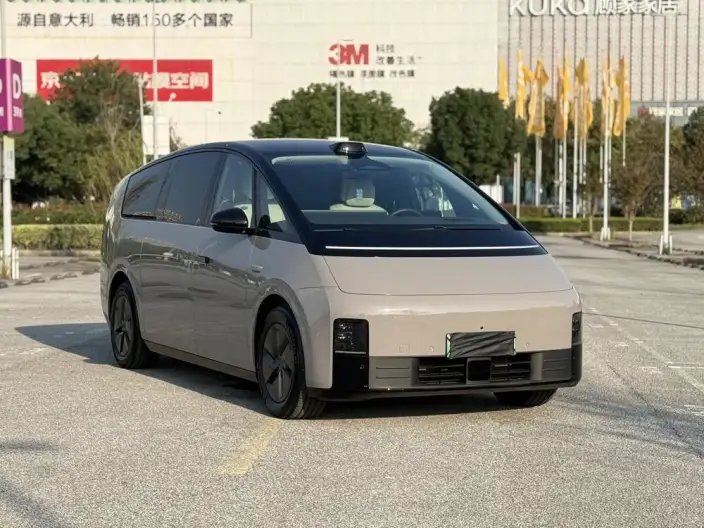 Li Auto MEGA 2024 Model Ultra Edition – фото 3