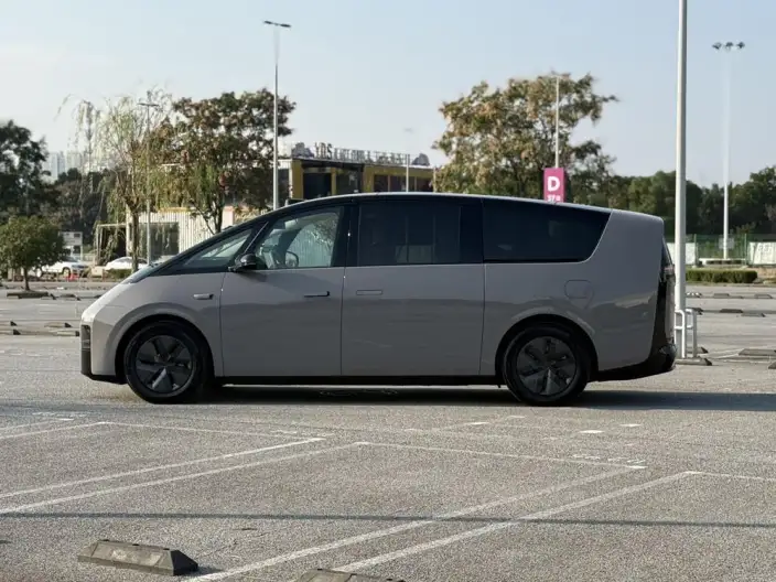 Li Auto MEGA 2024 Model Ultra Edition – фото 4