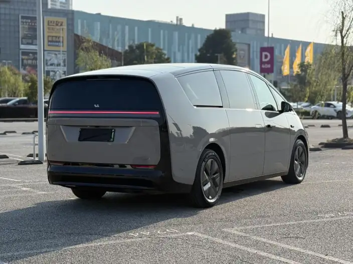 Li Auto MEGA 2024 Model Ultra Edition – фото 7