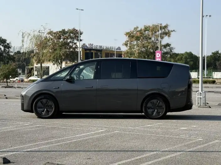 Li Auto MEGA 2024 Model Ultra Edition – фото 4